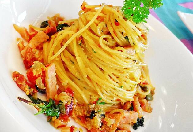 Start uka sterkt med en italiensk pastaklassiker - spaghetti all' amitriciana