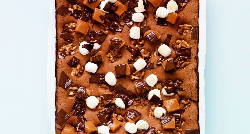 Brownies med karameller og marshmallows