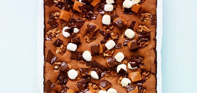 Brownies med karameller og marshmallows