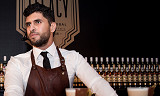 Bartendermester gir overskudd fra drinksalget til flyktningbarn
