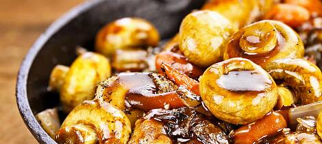 La kyllingen bade i rødvin. Bedre blir den ikke