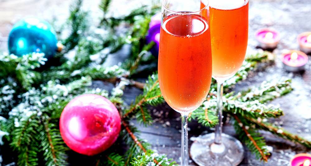 Lag en julekrydret champagnedrink til nyttårsfesten