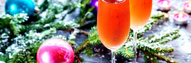 Lag en julekrydret champagnedrink til nyttårsfesten