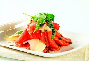 Oksetunge med ruccolapesto, potet- og tomatform