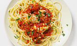 Hverdagsmiddagen blir ikke bedre enn pasta med sei, tomat og basilikum