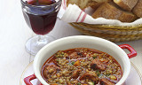 Server en spanskinspirert linsesuppe til middag i dag