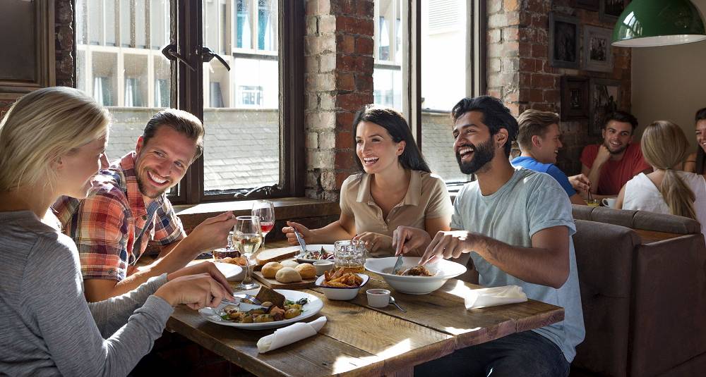 Regjeringen vil forenkle restaurantdrift