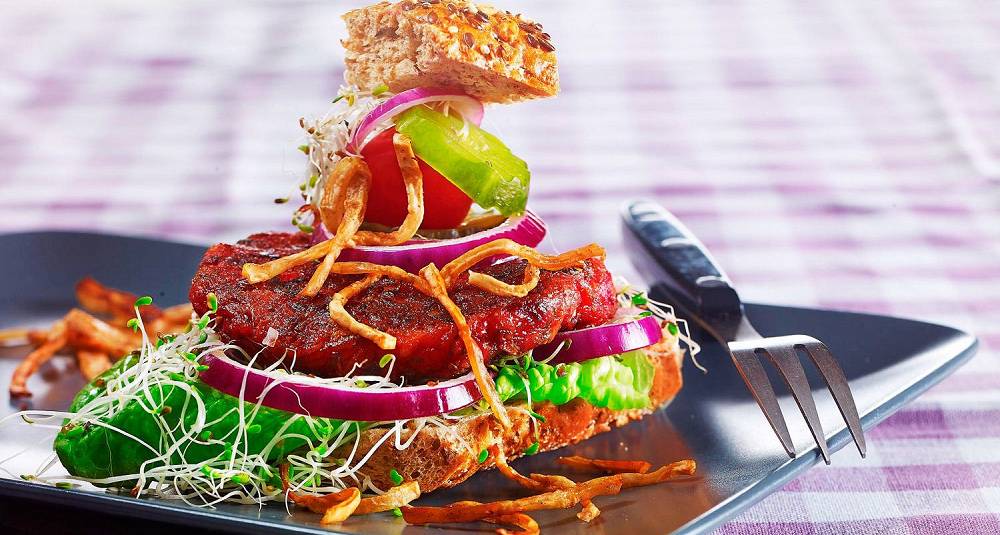 Grønnsak-karbonader med sprøstekte selleristaver
