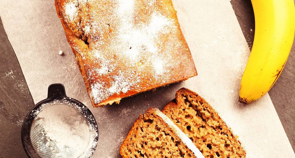 Slik baker du et saftig bananbrød