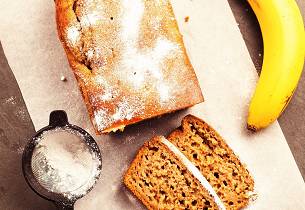 Slik baker du et saftig bananbrød