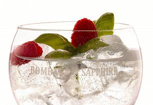 Rasp and Basil Gin Tonic drinkoppskrift