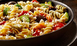 Gresk salat kan helt fint lages med pasta