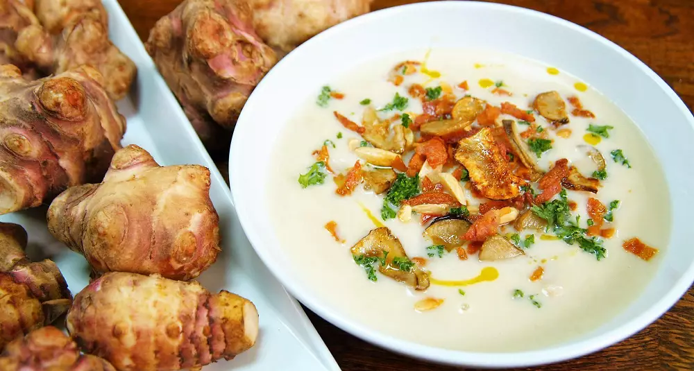 Jordskokksuppe med spekeskinke