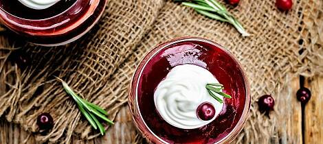 Har du fryseren full av tyttebær, er denne desserten fin å bruke dem til