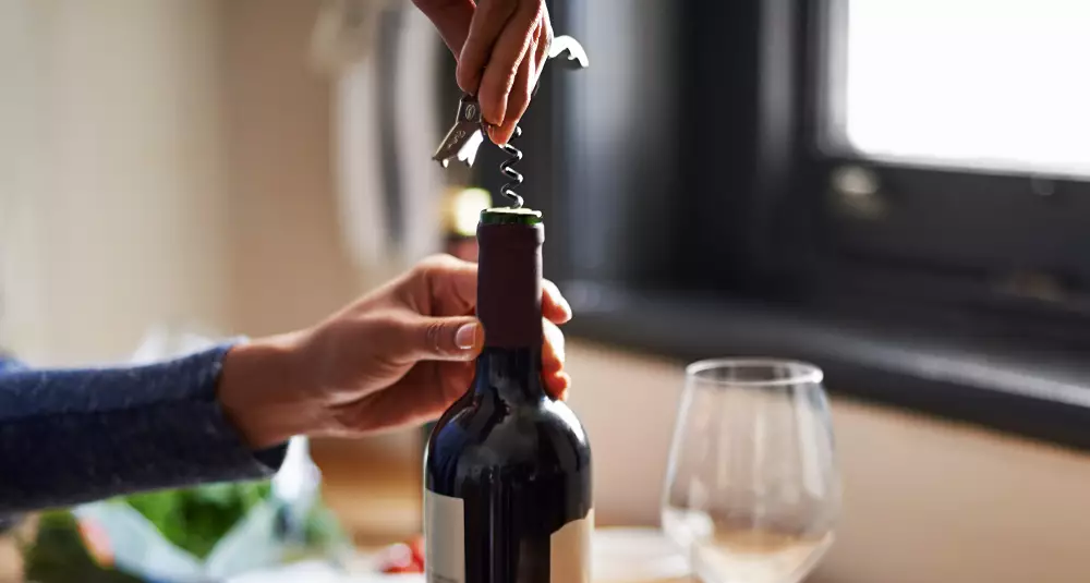 Farlig A Drikke Gammel Apnet Vin