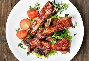 Honningstekt spareribs med svisker