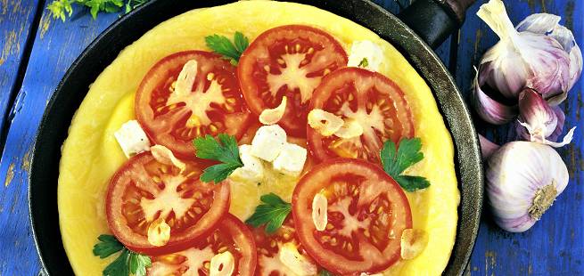 Eggepanne med tomater og fetaost