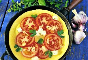 Eggepanne med tomater og fetaost