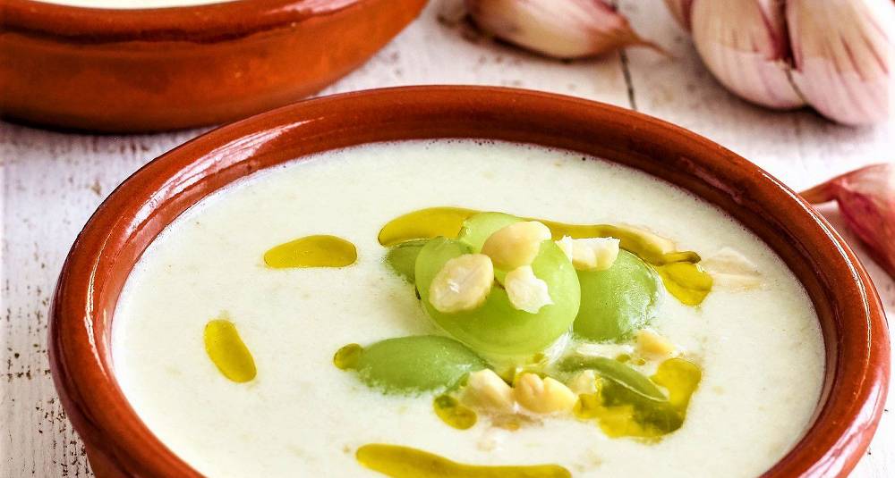 Kald mandelsuppe med druer som i Spania Gazpacho blanco