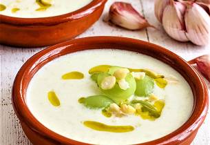 Kald mandelsuppe med druer som i Spania Gazpacho blanco