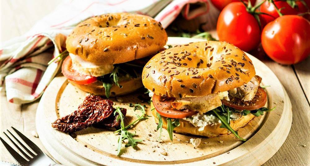 Bagel med kremost og kalkun