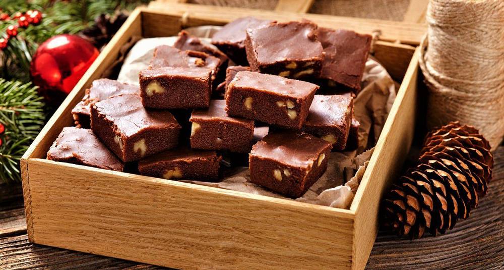 Sjokoladefudge med pinjekjerner