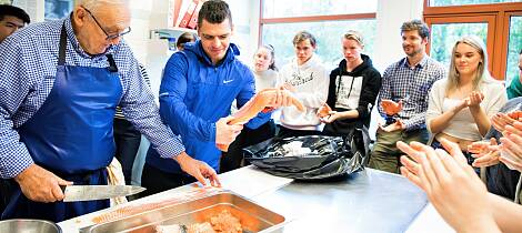 Denne videregående skolen frister med undervisning av verdensstjerner