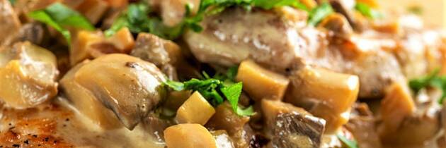 Slik blir det fest med svinefilet og soppsaus til middag