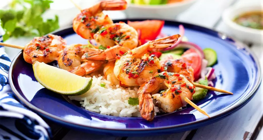 Limegrillede reker eller scampi med grønnsakspyd