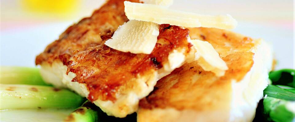 Grill fisken med skinnet på for ekstra smak