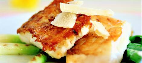Grill fisken med skinnet på for ekstra smak