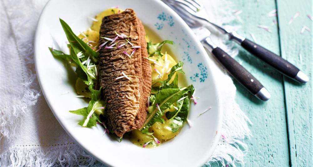 Stekt vårsild og lun nypotetsalat