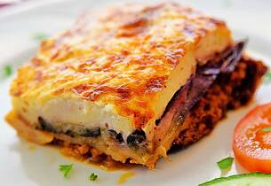 Det blir ikke sommer uten moussaka som i Hellas på menyen