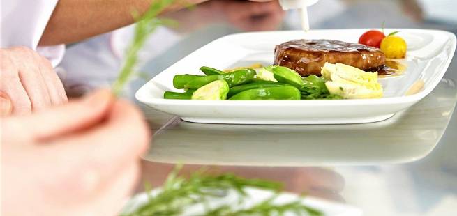 Marinert entrecote med bønne- og fennikelsalat og tomatdressing
