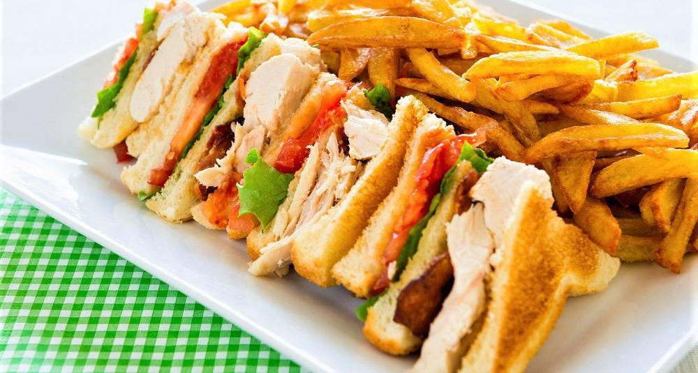 Club sandwich med kylling