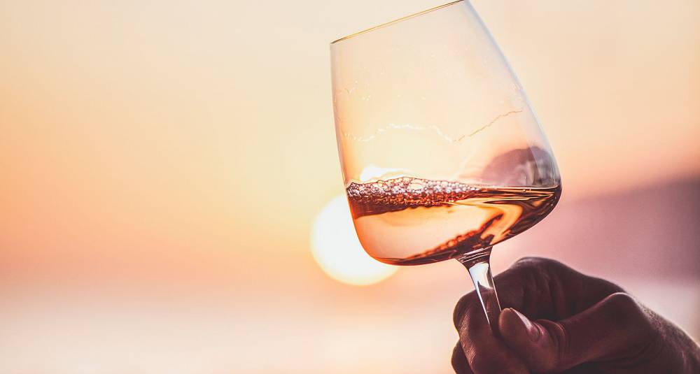Mai Tjemsland - Master of wine, tar deg gjennom 10 viner av det miljøvennlige slaget