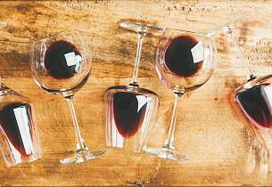 Smak deg gjennom 10 viner fra Bordeaux sammen med en ekte ekspert