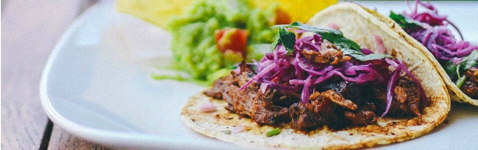 Taco med juleribbe og rødkål- og epleslaw