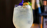 En drink med virkelig blomstersmak og en vri på mojito - det er smaken av sommer det