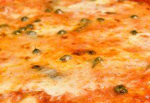 Slik lager du pizza av poteter. Det kan bli din nye favoritt