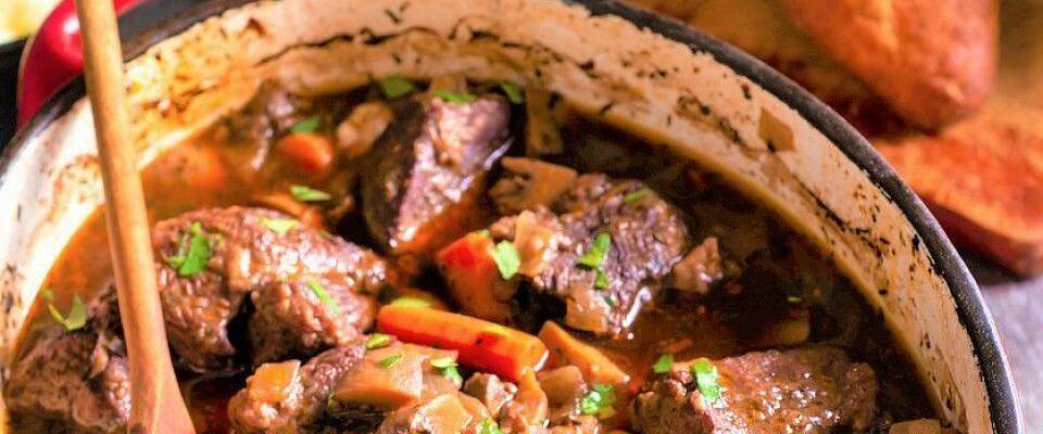 Lam i gryte på fransk maner gjør jobben påskekvelden