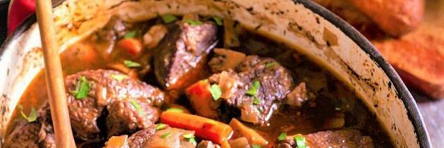 Lam i gryte på fransk maner gjør jobben påskekvelden