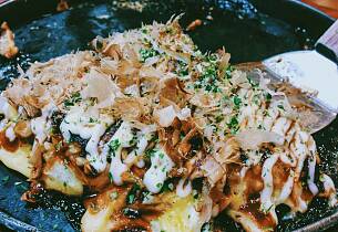 Hekta på sushi og ramen? Da må du prøve denne japanske klassikeren okonomiyaki