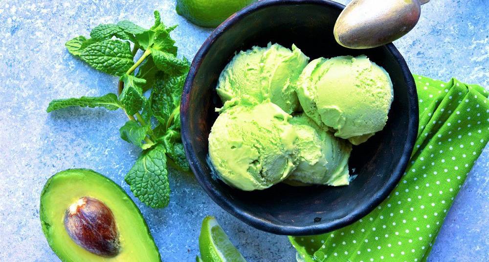 Avocado-iskrem med lime og mynte