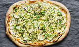 Pizza smaker ekstra godt med hvit saus