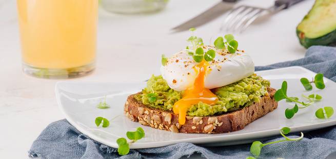 Avokadotoast med posjert egg