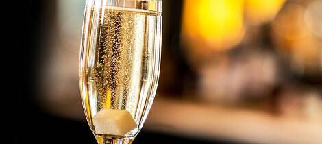 Det er slik du mikser en helt spesiell champagnecocktail