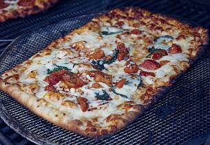 Pizza smaker aller best på grillen