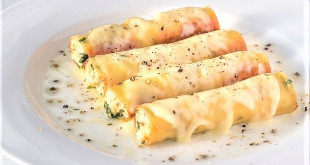 Bekkørret-cannelloni med kantarell og sukkererter i mynte