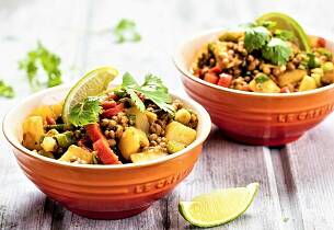 Poteter er en super base for smaksrike middagsretter uten kjøtt. Her får du ekstra krydder med på kjøpet